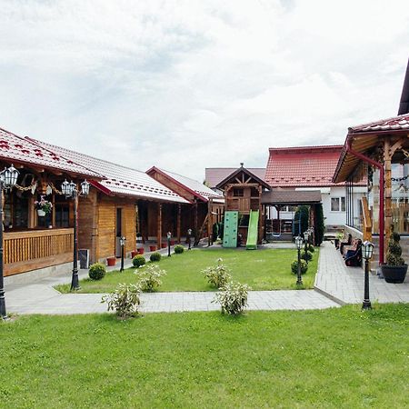 Casa Alexandru - Locul In Care Te Simti Acasa Hotell Viseu de Jos Eksteriør bilde