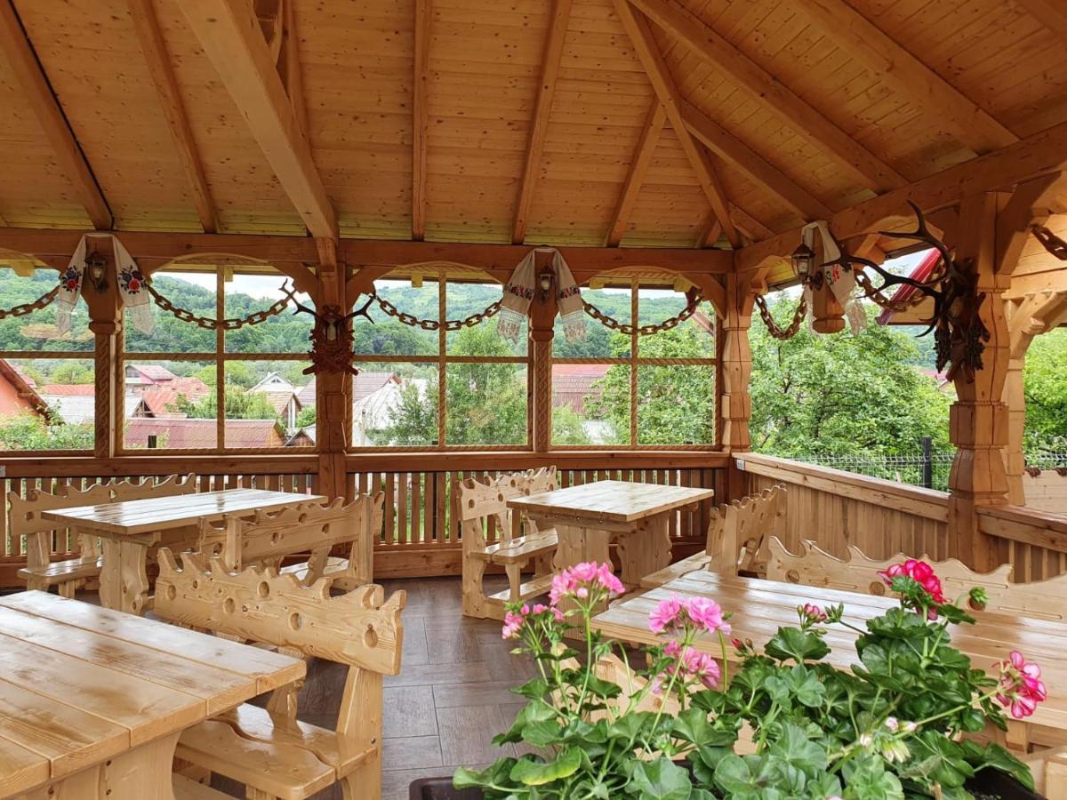 Casa Alexandru - Locul In Care Te Simti Acasa Hotell Viseu de Jos Eksteriør bilde