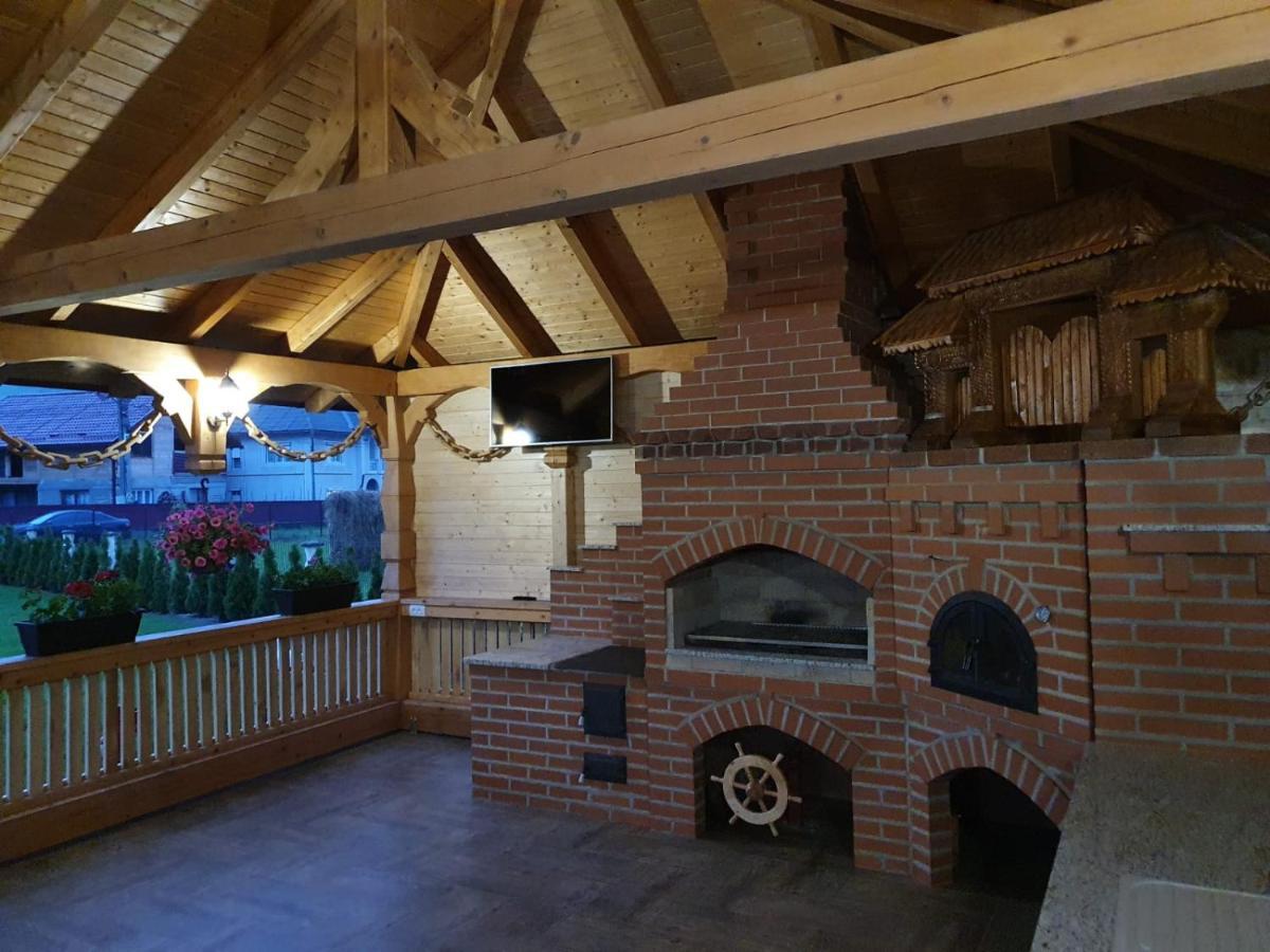 Casa Alexandru - Locul In Care Te Simti Acasa Hotell Viseu de Jos Eksteriør bilde