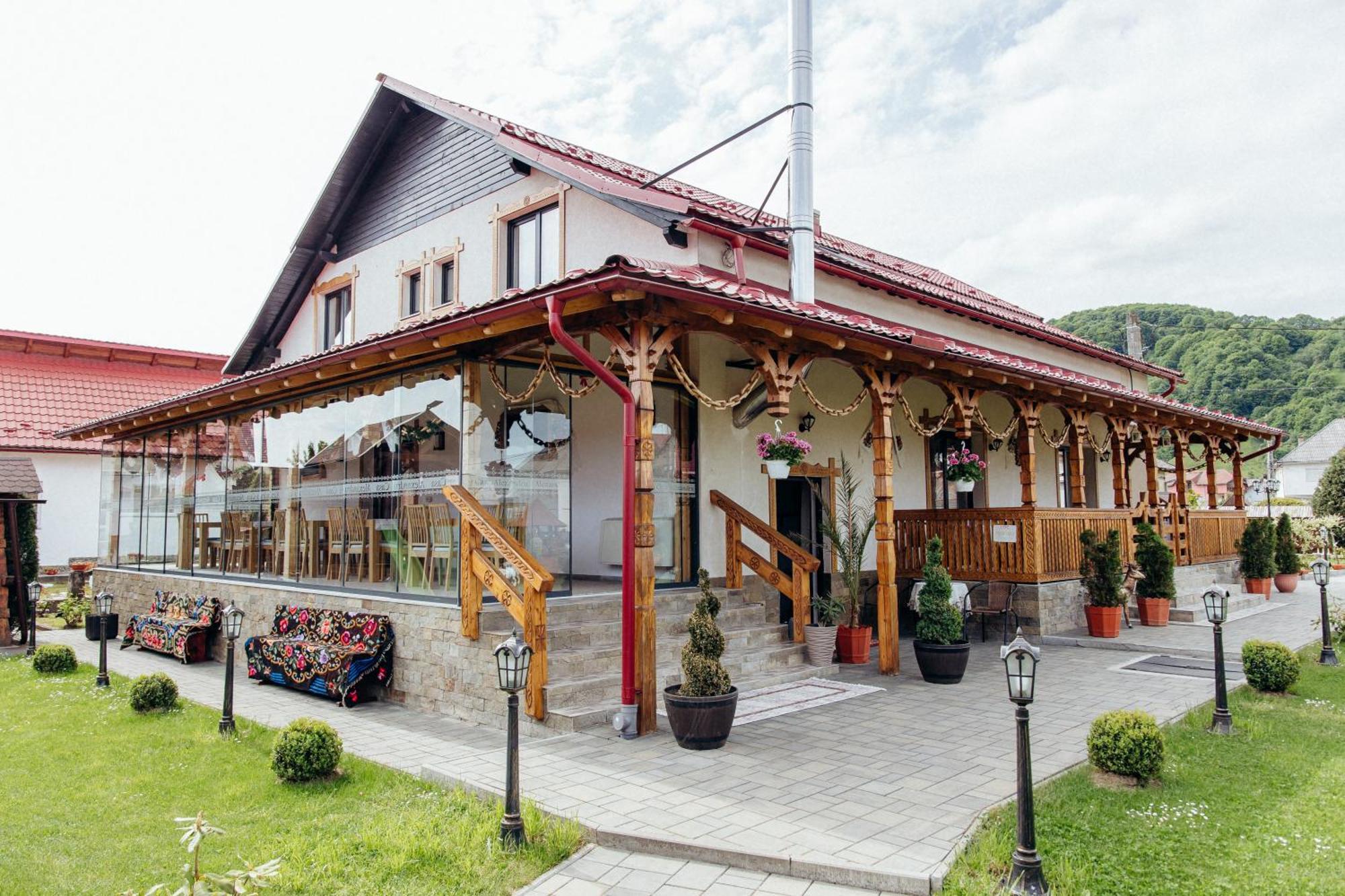Casa Alexandru - Locul In Care Te Simti Acasa Hotell Viseu de Jos Eksteriør bilde